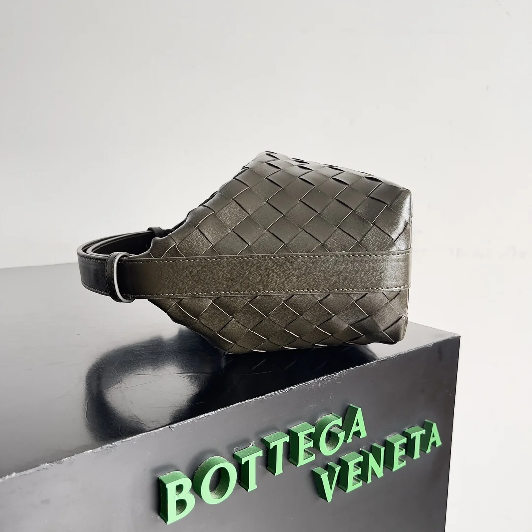 BOTTEGA VENETA Shoulder Bags Nappa Lambskin (Green-Gold) 22X13X9CM F80202608080232 - Image 2