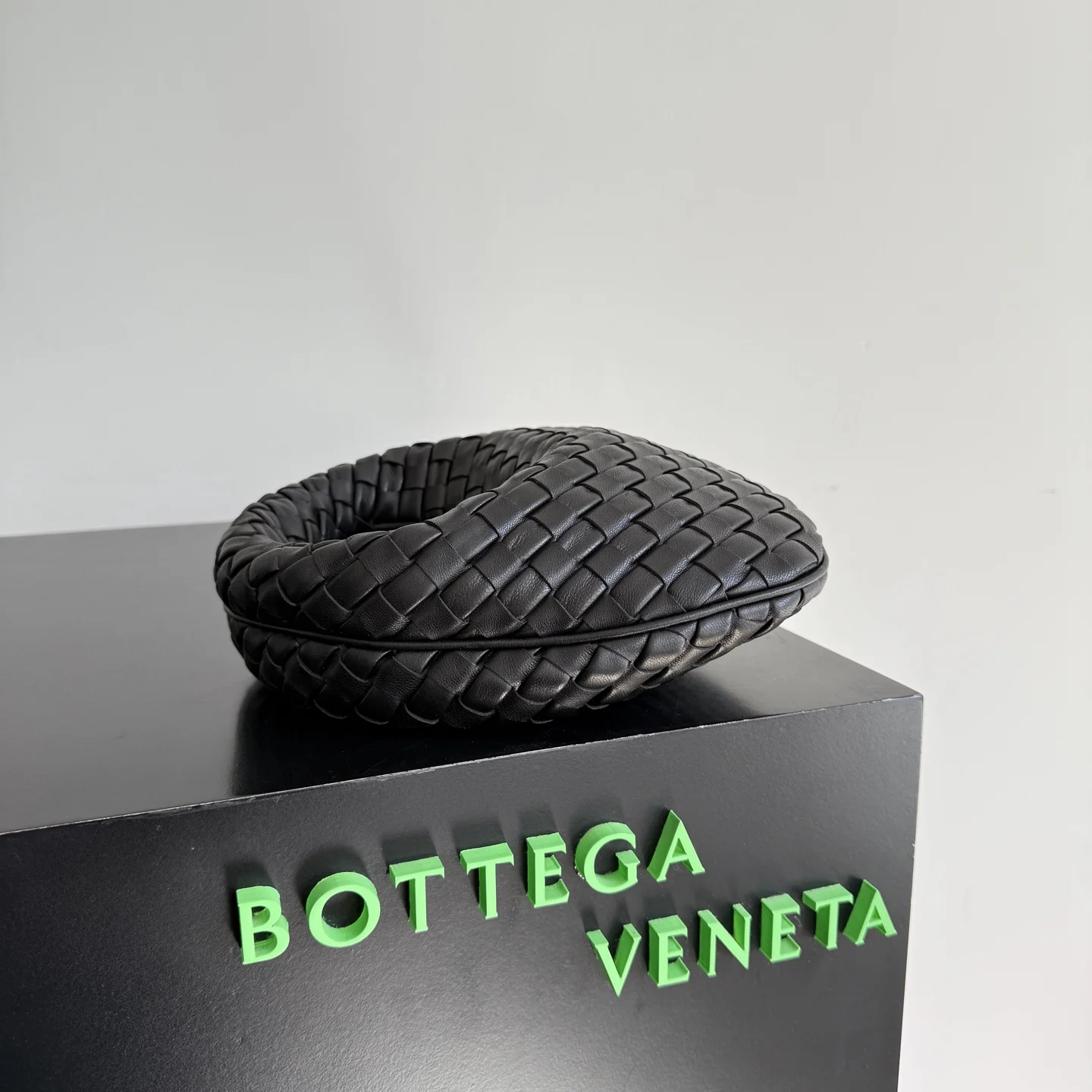 BOTTEGA VENETA Shoulder Bags Nappa Leather (Black) 26X22X5CM G30202608080432 - Image 2