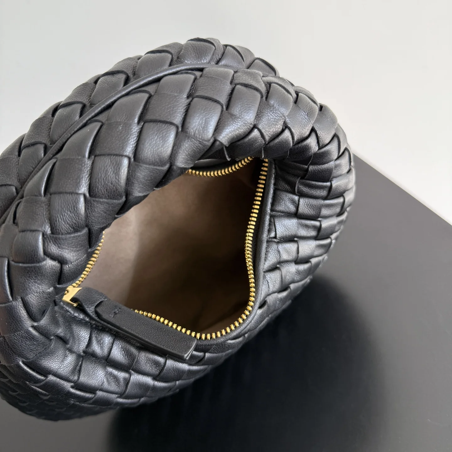 BOTTEGA VENETA Shoulder Bags Nappa Leather (Black) 26X22X5CM G30202608080432 - Image 9