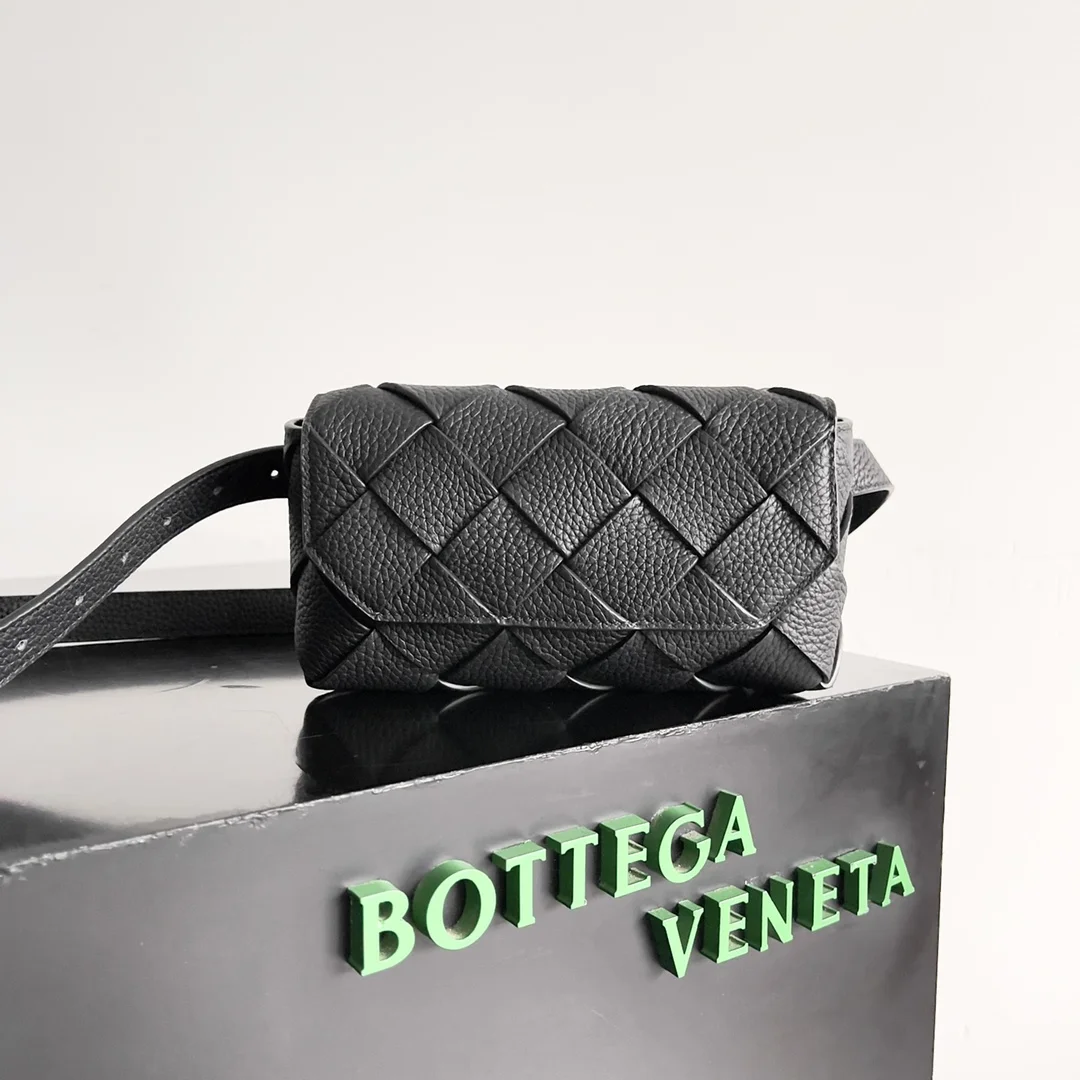 BOTTEGA VENETA Shoulder Bags Taurillon Leather (Black) 19X10X5CM F80202608080196