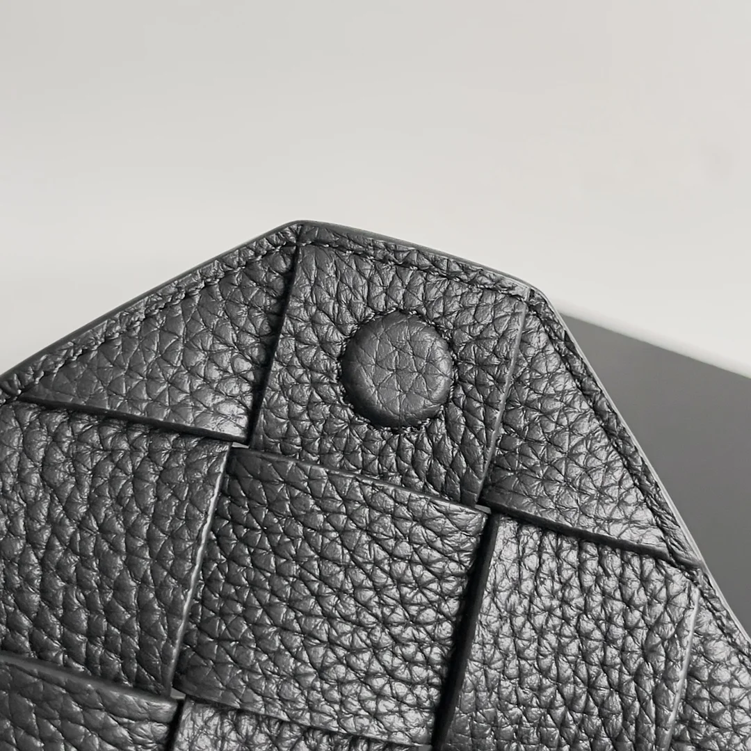BOTTEGA VENETA Shoulder Bags Taurillon Leather (Black) 19X10X5CM F80202608080196 - Image 5