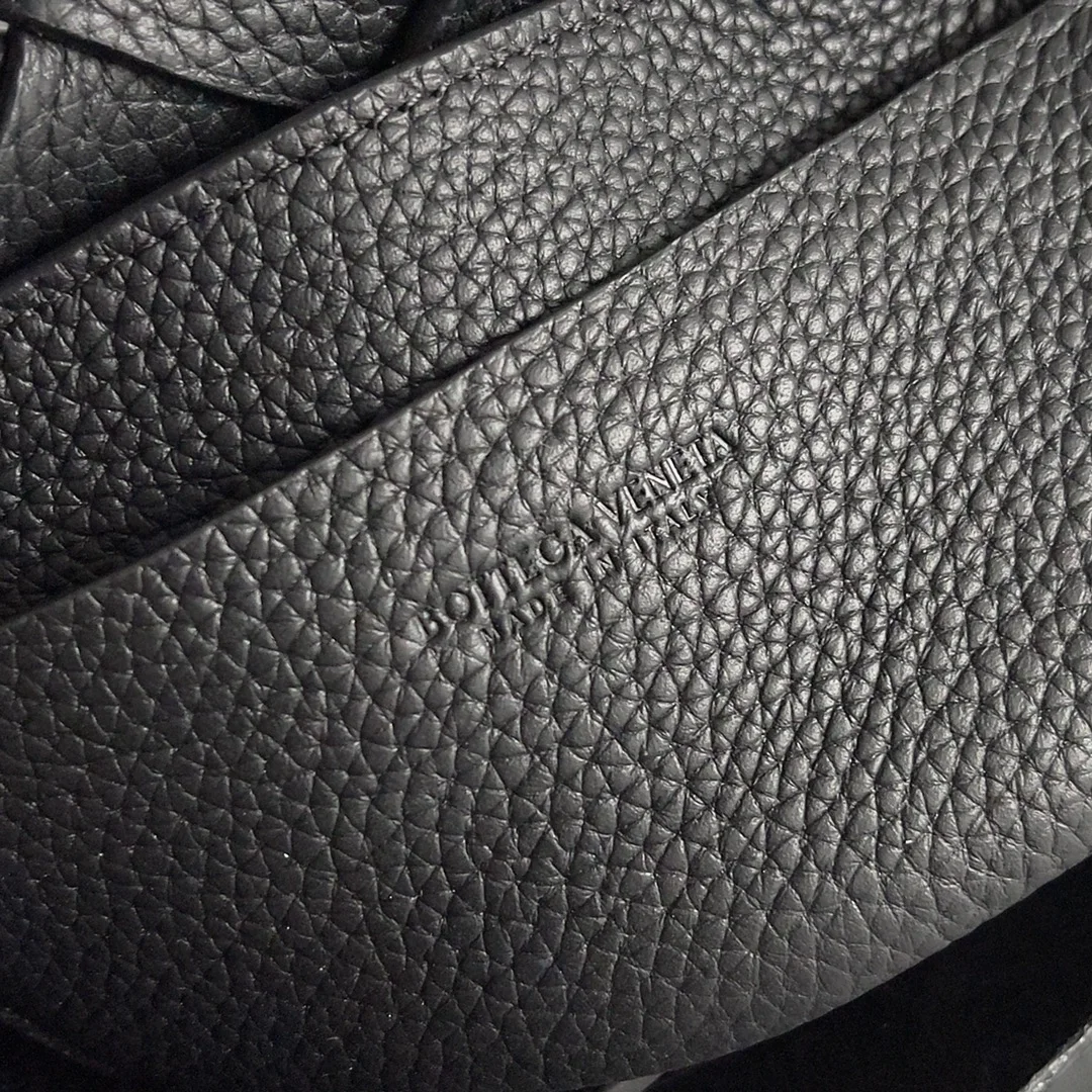 BOTTEGA VENETA Shoulder Bags Taurillon Leather (Black) 19X10X5CM F80202608080196 - Image 6