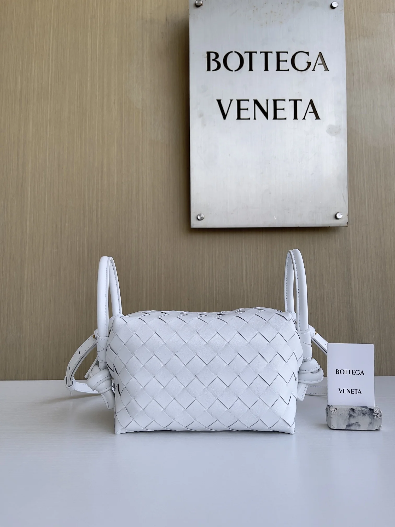 BOTTEGA VENETA Shoulder Bags (White) 19X12X9CM F80202608080153