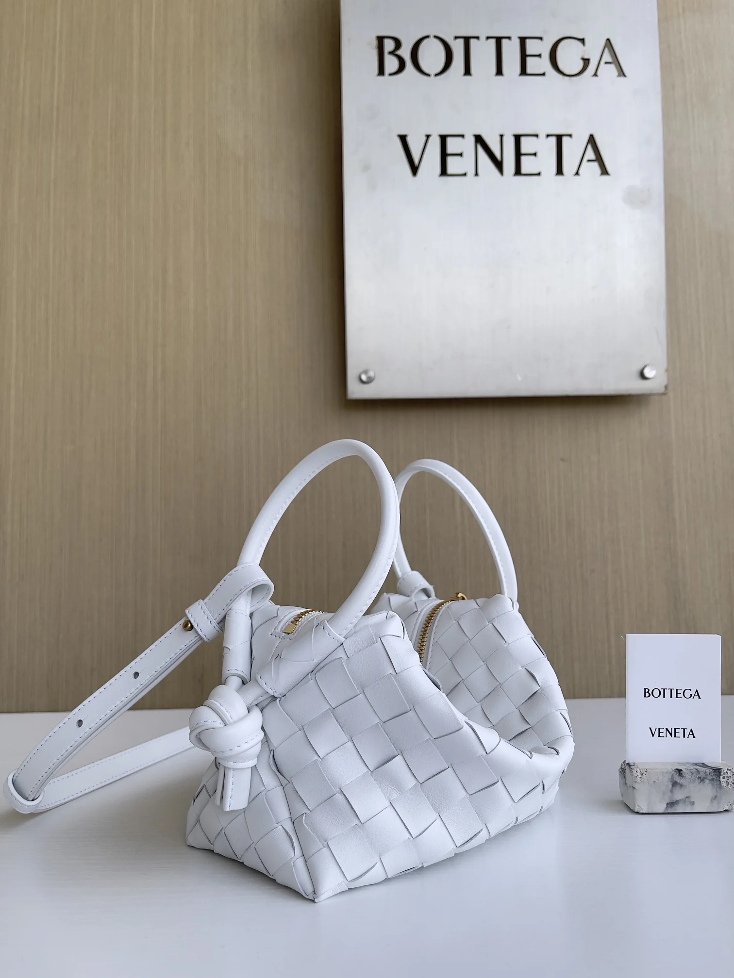 BOTTEGA VENETA Shoulder Bags (White) 19X12X9CM F80202608080153 - Image 2