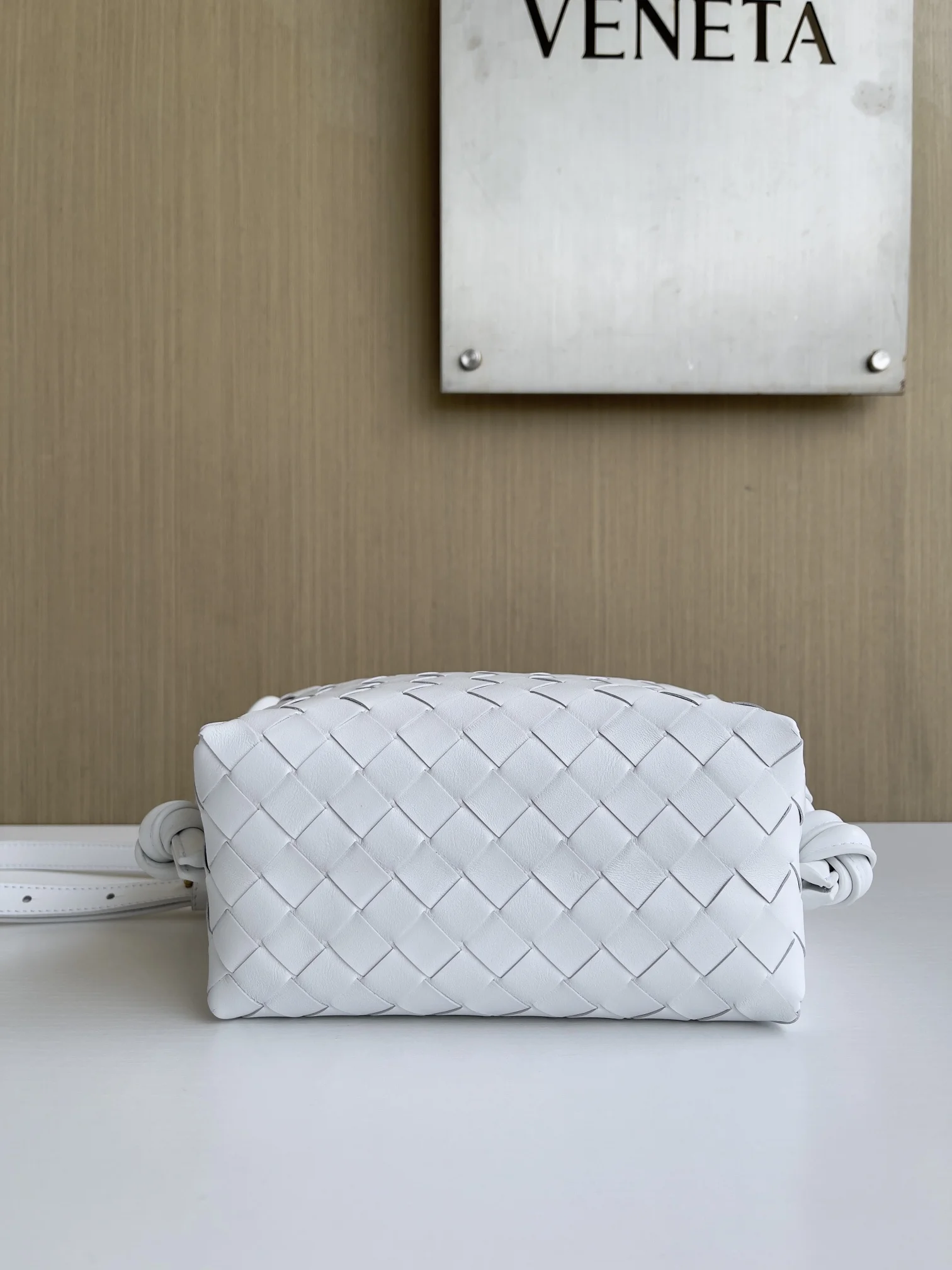 BOTTEGA VENETA Shoulder Bags (White) 19X12X9CM F80202608080153 - Image 4