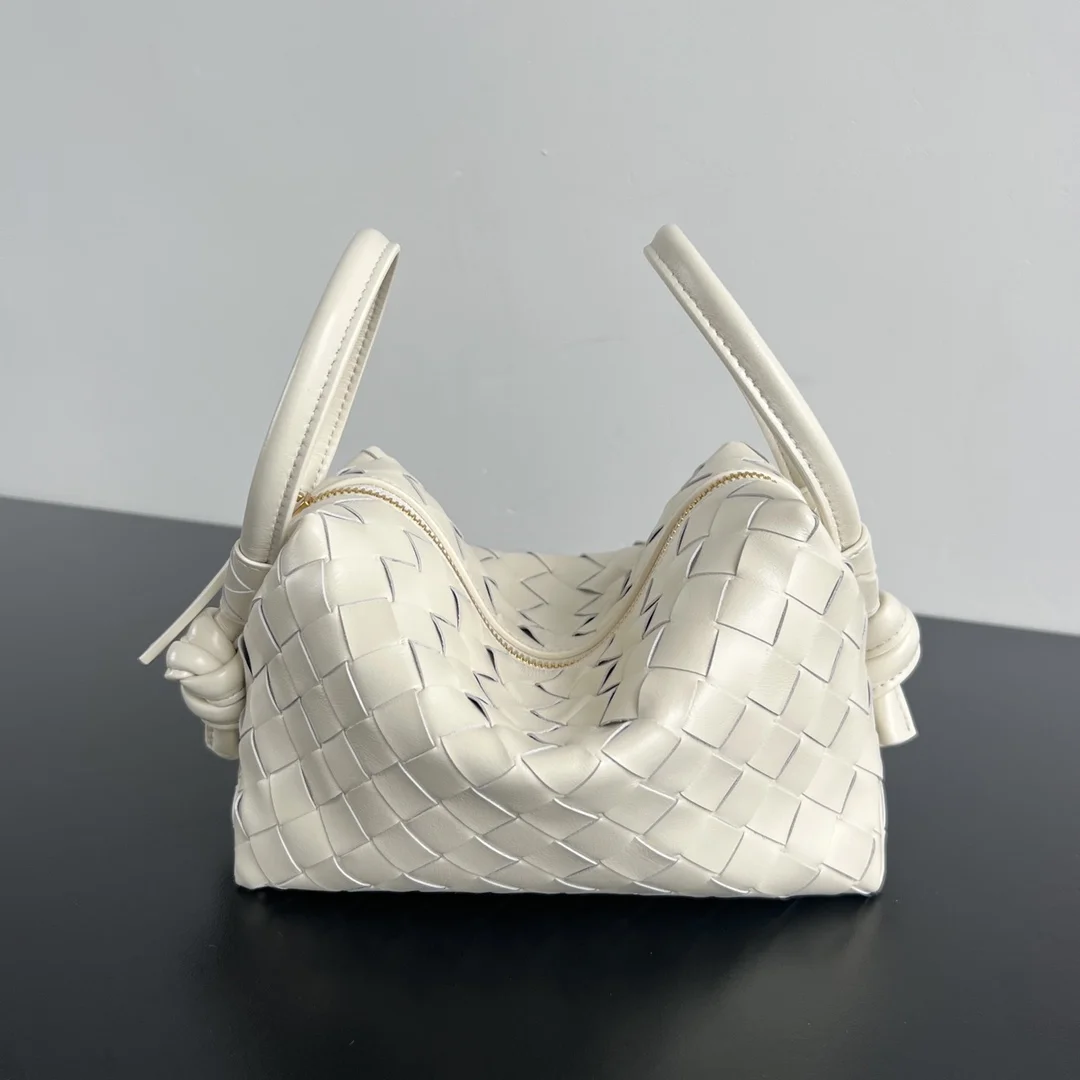 BOTTEGA VENETA Shoulder Bags (White) 19X12X9CM F80202608080157