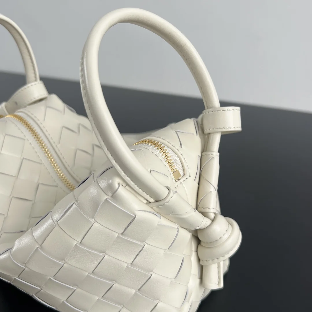 BOTTEGA VENETA Shoulder Bags (White) 19X12X9CM F80202608080157 - Image 4