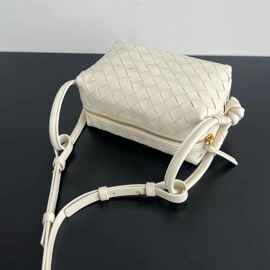 BOTTEGA VENETA Shoulder Bags (White) 19X12X9CM F80202608080157 - Image 5
