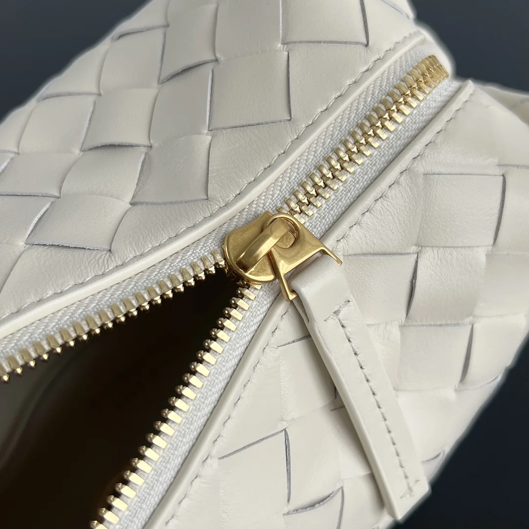 BOTTEGA VENETA Shoulder Bags (White) 19X12X9CM F80202608080157 - Image 7