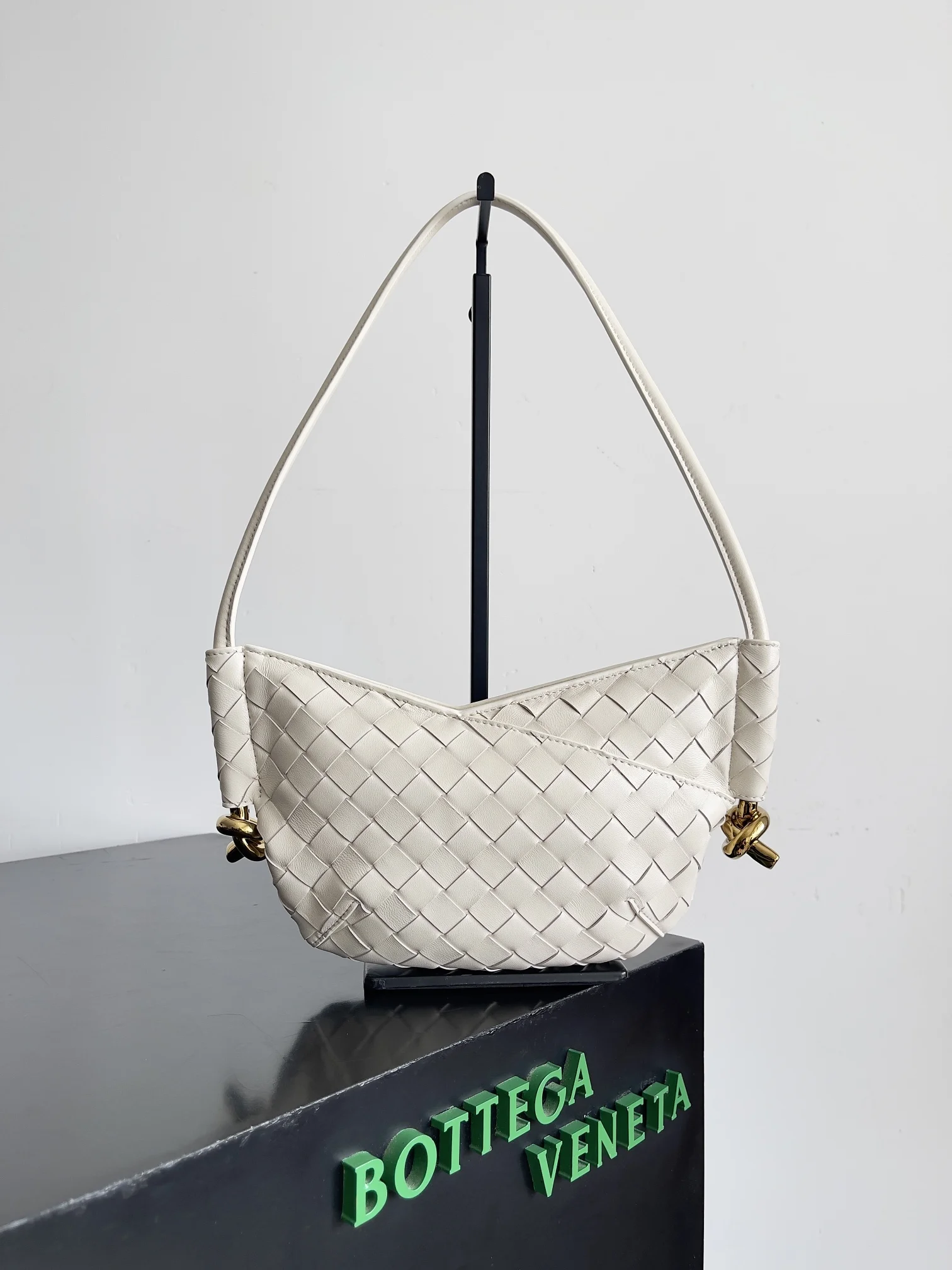 BOTTEGA VENETA Shoulder Bags (White-Gold) 28X18X5CM H30202608080061