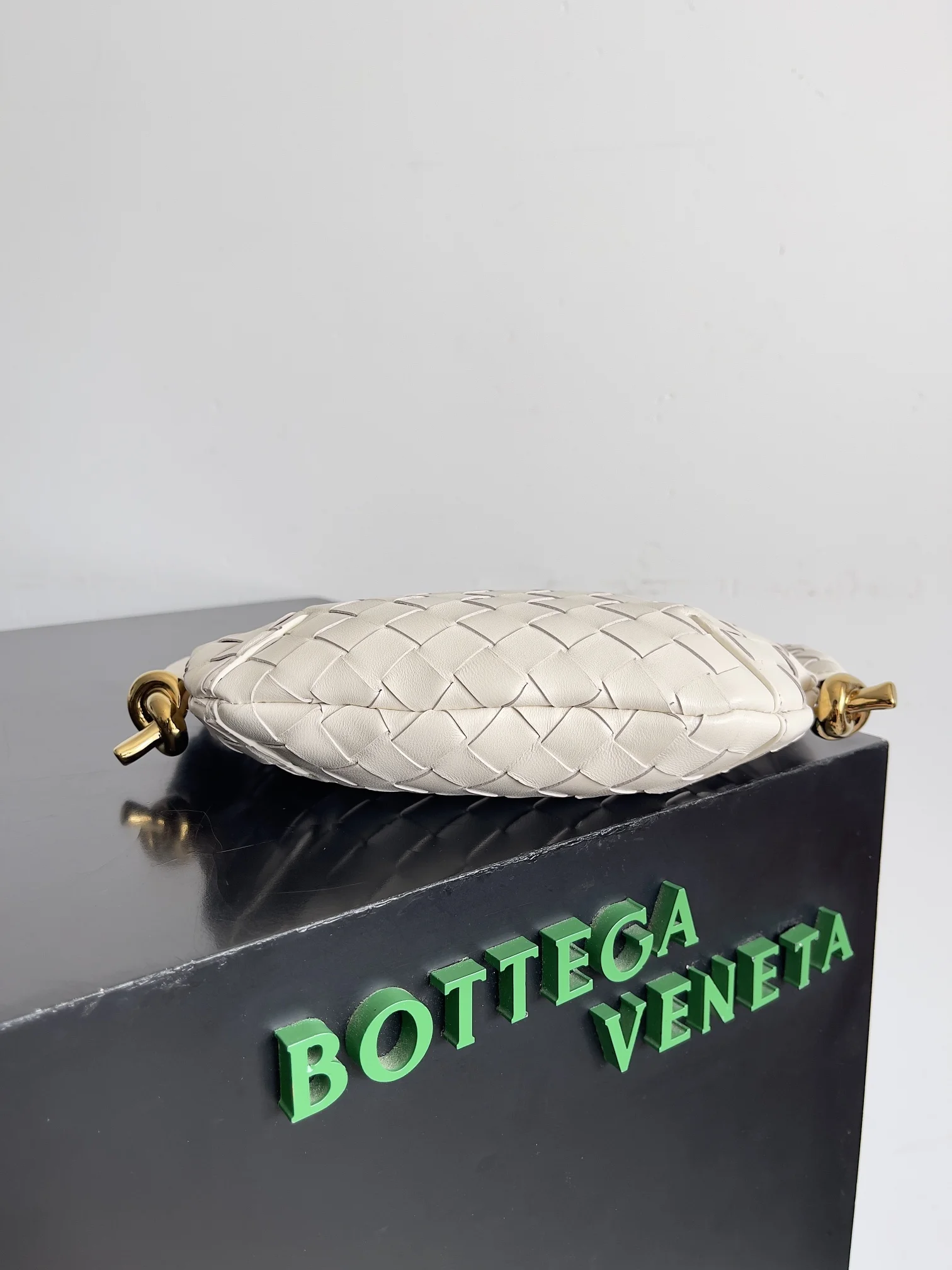 BOTTEGA VENETA Shoulder Bags (White-Gold) 28X18X5CM H30202608080061 - Image 3