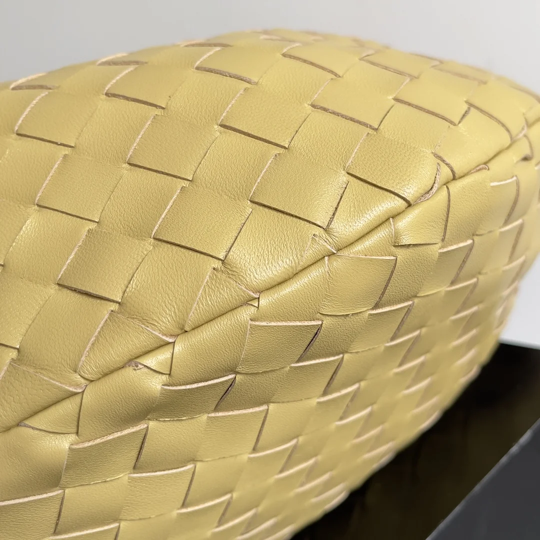BOTTEGA VENETA Shoulder Bags Woven Leather (Yellow) 48X40X16CM I30202608080032 - Image 2