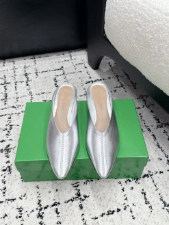 BOTTEGA VENETA Slides Leather EU35-42 C10202608030568