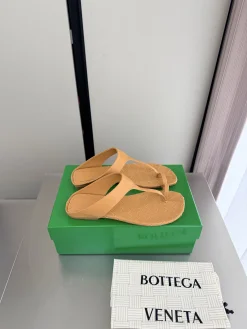 Alternative view of BOTTEGA VENETA Slides Leather EU35-43 C40202608032782