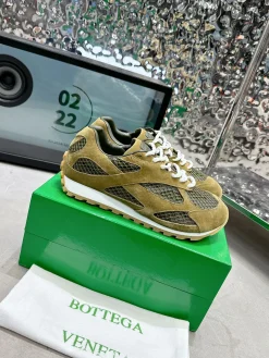 Alternative view of BOTTEGA VENETA Sneakers B40202608031353