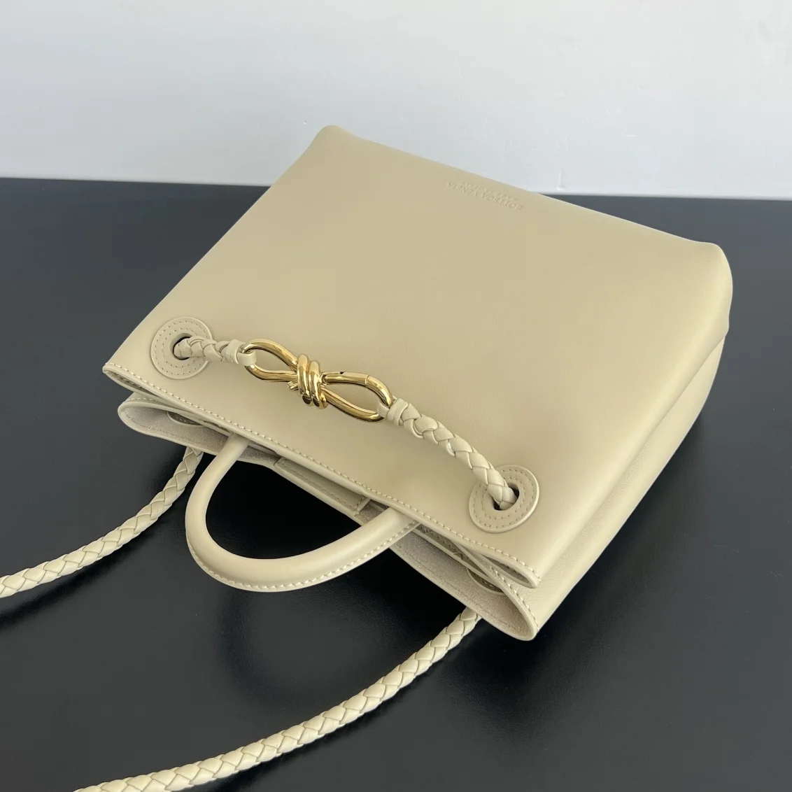 BOTTEGA VENETA Top Handle Bags Calf Leather (Cream-Gold) 25X22X10 A080202608080856 - Image 4