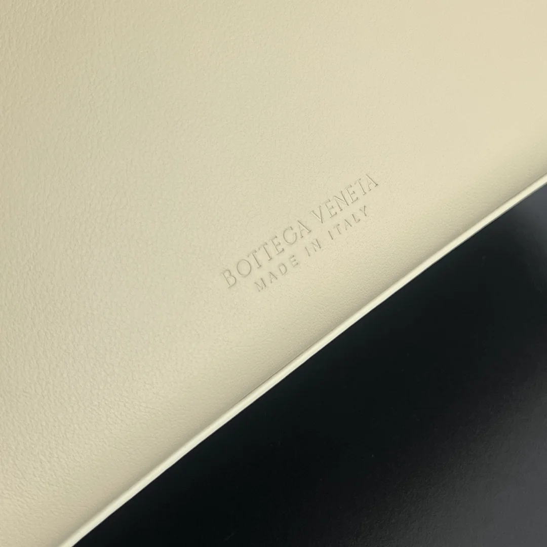 BOTTEGA VENETA Top Handle Bags Calf Leather (Cream-Gold) 25X22X10 A080202608080856 - Image 8