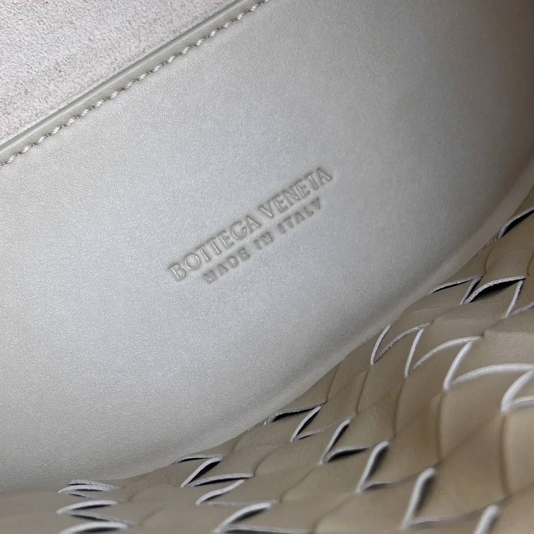BOTTEGA VENETA Top Handle Bags Calf Leather (Cream-Gold) 25X22X10 A080202608080856 - Image 9