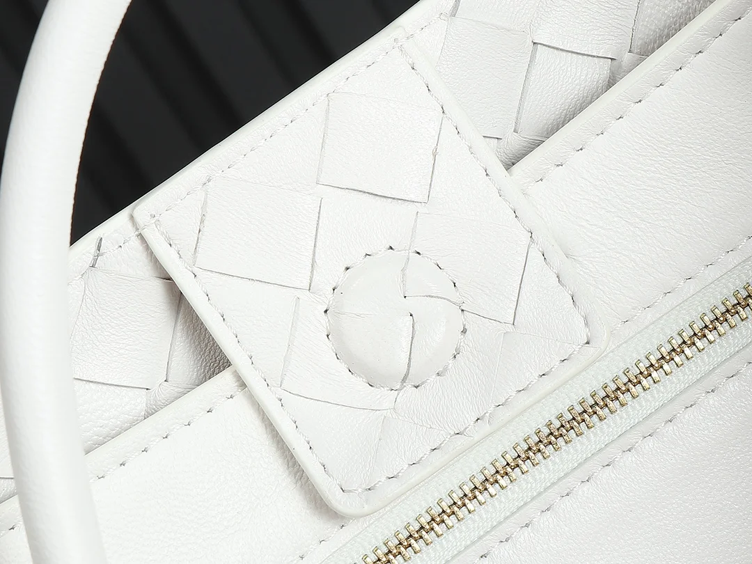 BOTTEGA VENETA Top Handle Bags Nappa Lambskin (White-Gold) 32X24X12 A130202608080560 - Image 7