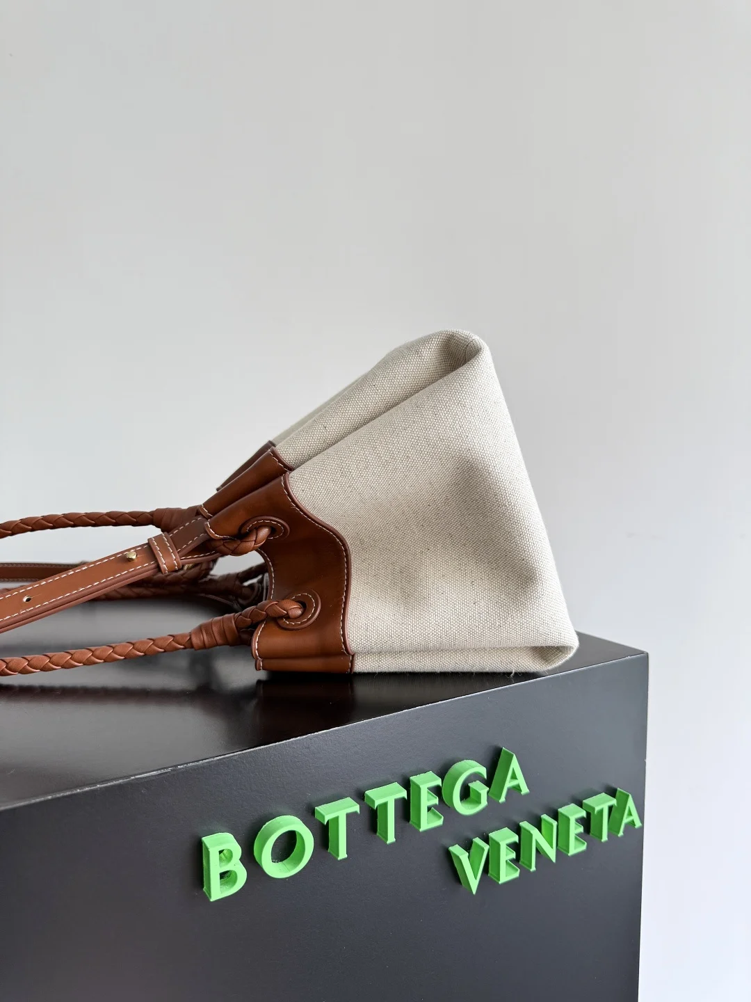 BOTTEGA VENETA Totes Bags Canvas Leather (White-Brown) 21X17X16CM I10202608080757 - Image 2