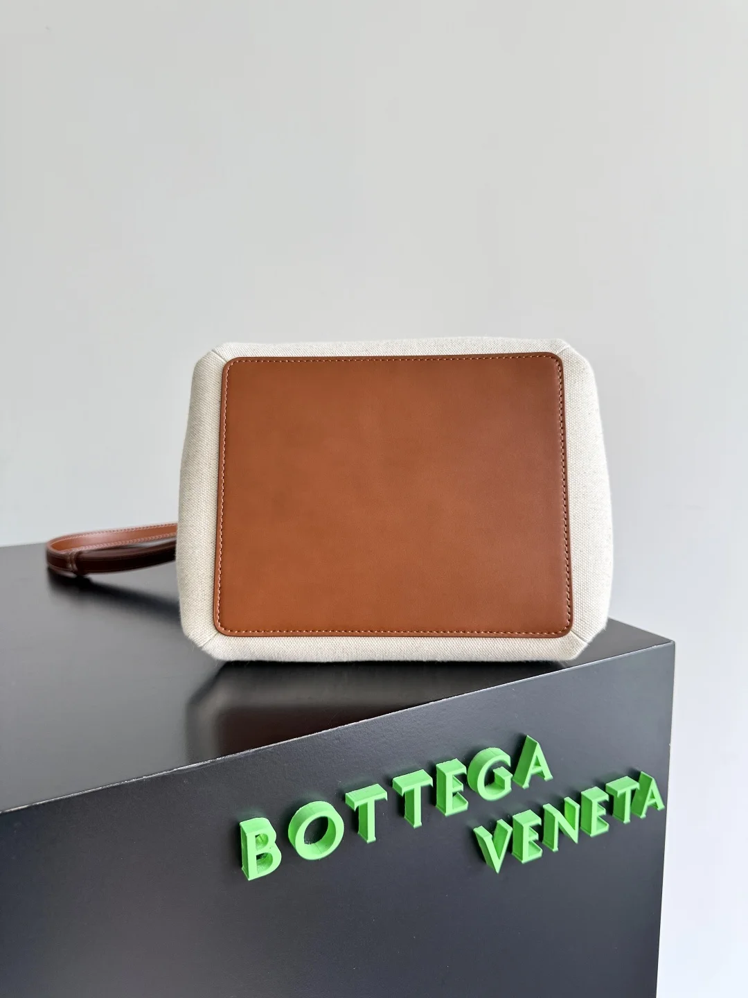 BOTTEGA VENETA Totes Bags Canvas Leather (White-Brown) 21X17X16CM I10202608080757 - Image 3