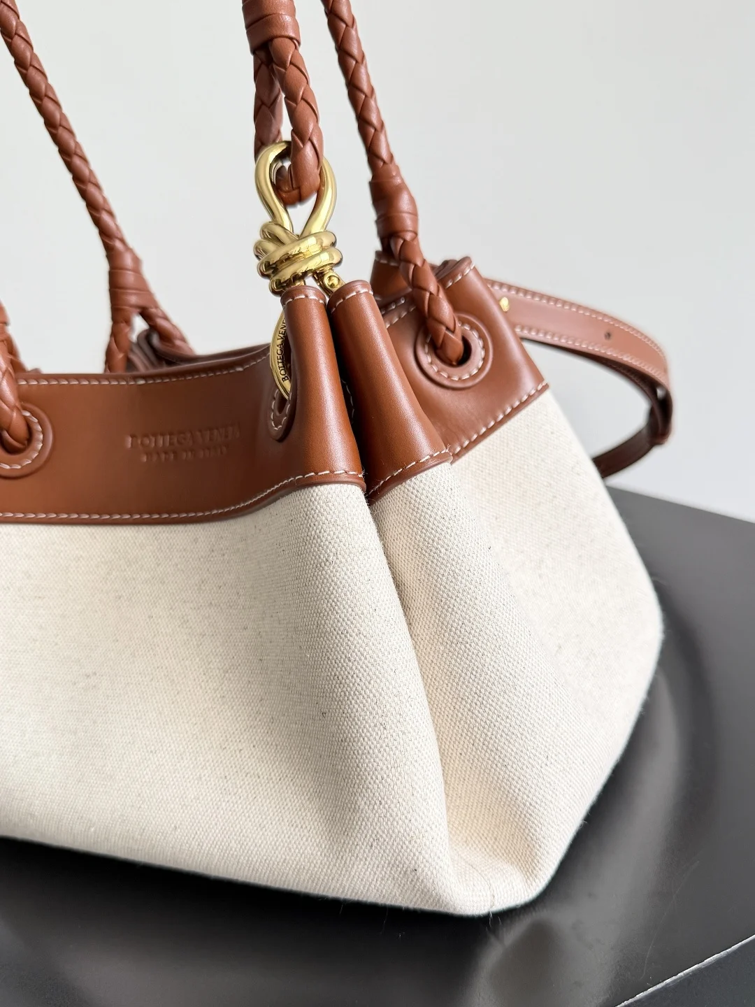 BOTTEGA VENETA Totes Bags Canvas Leather (White-Brown) 21X17X16CM I10202608080757 - Image 4