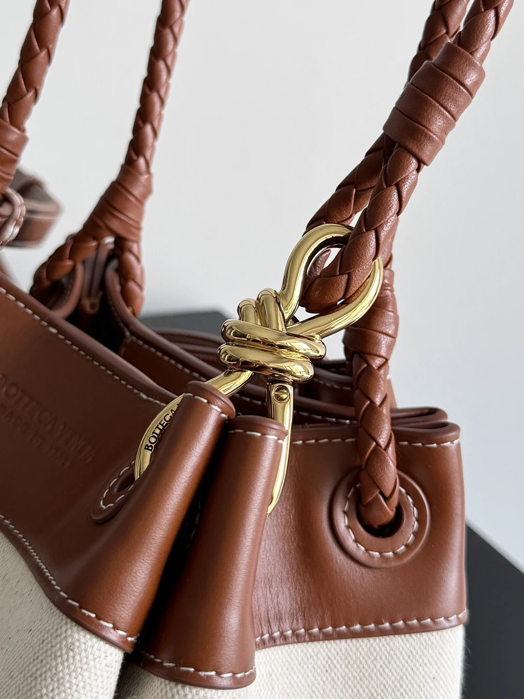 BOTTEGA VENETA Totes Bags Canvas Leather (White-Brown) 21X17X16CM I10202608080757 - Image 5