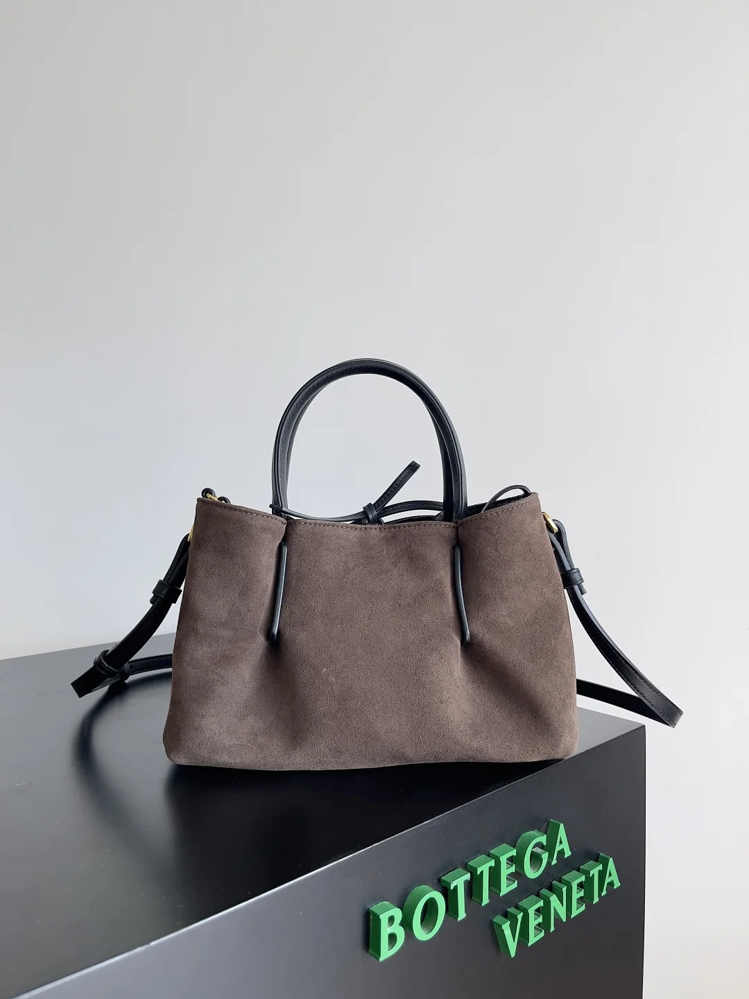BOTTEGA VENETA Totes Bags Leather (Black) 24X15X12CM H80202608080633 - Image 3