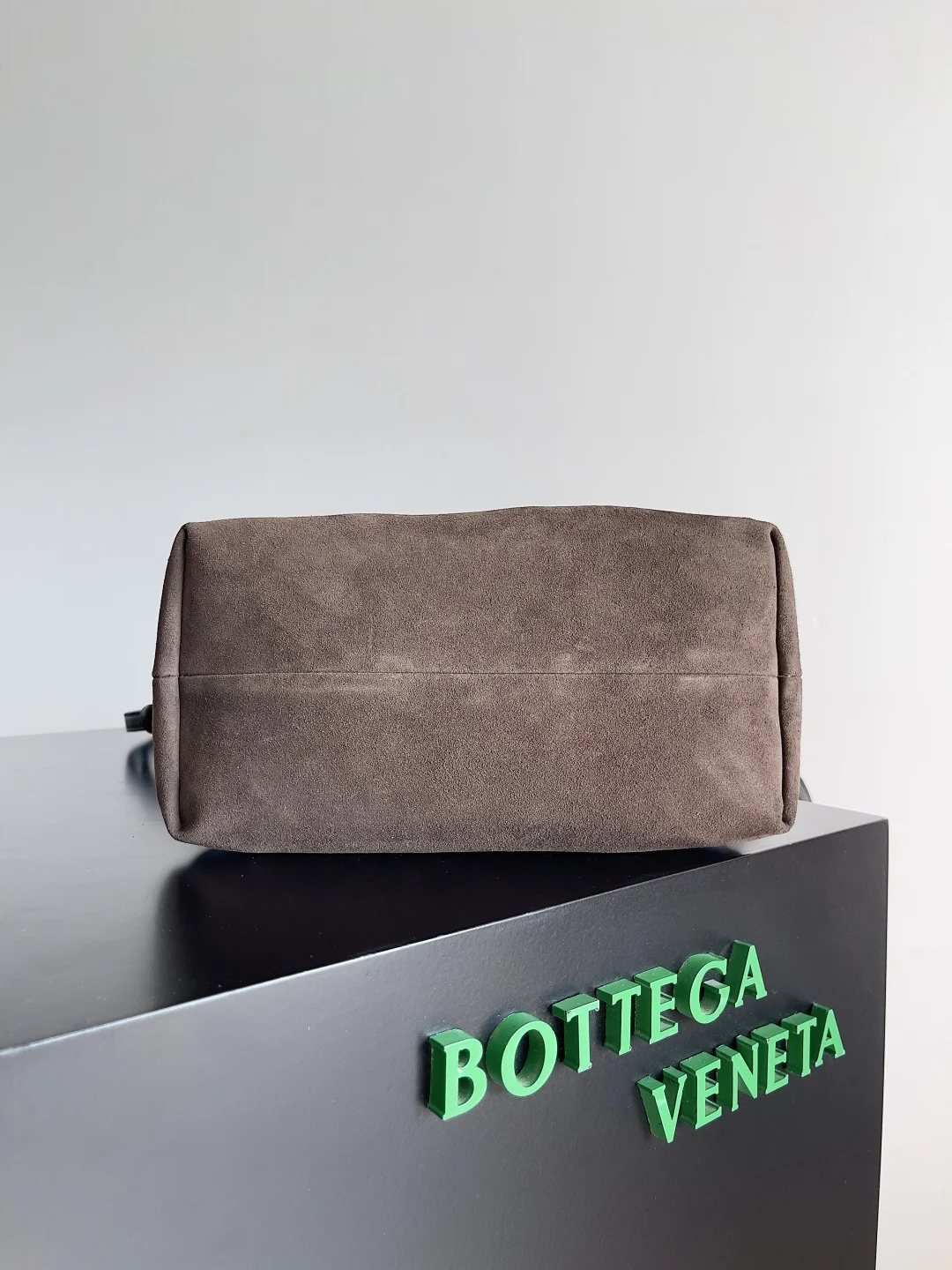 BOTTEGA VENETA Totes Bags Leather (Black) 24X15X12CM H80202608080633 - Image 6