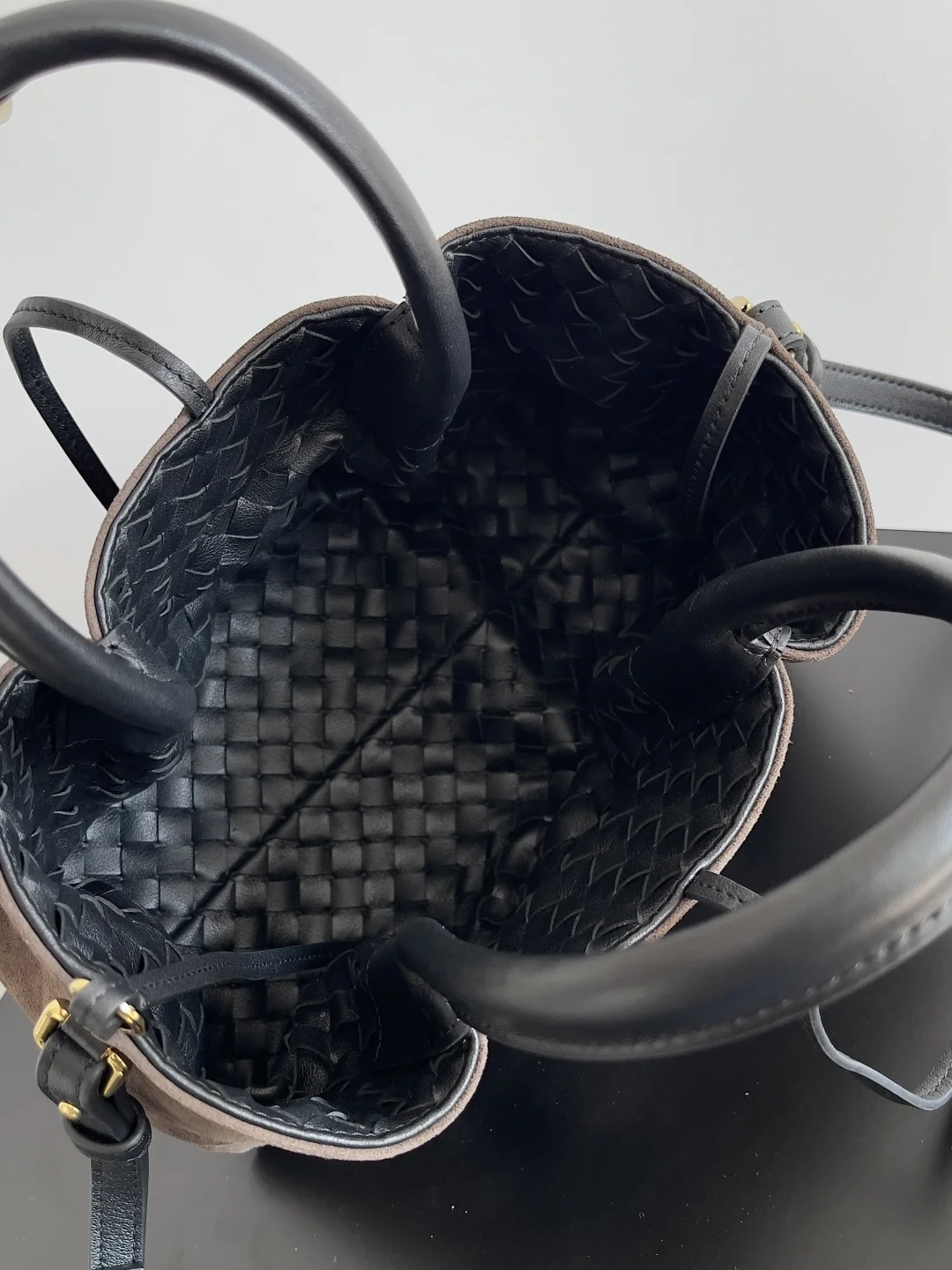 BOTTEGA VENETA Totes Bags Leather (Black) 24X15X12CM H80202608080633 - Image 9