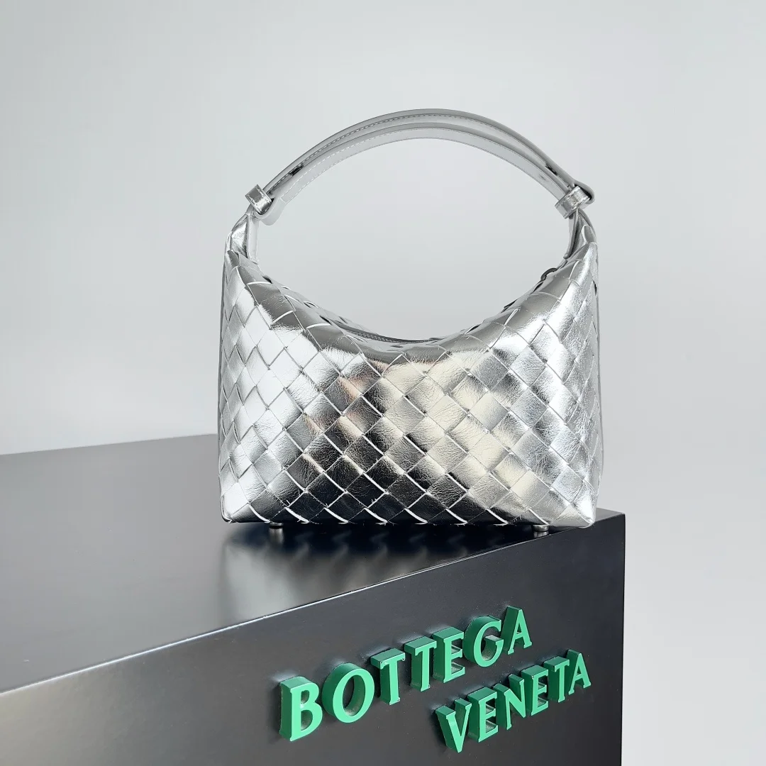 BOTTEGA VENETA Trend Bags Nappa Lambskin (Silver) 22X13X9CM F80202608080228