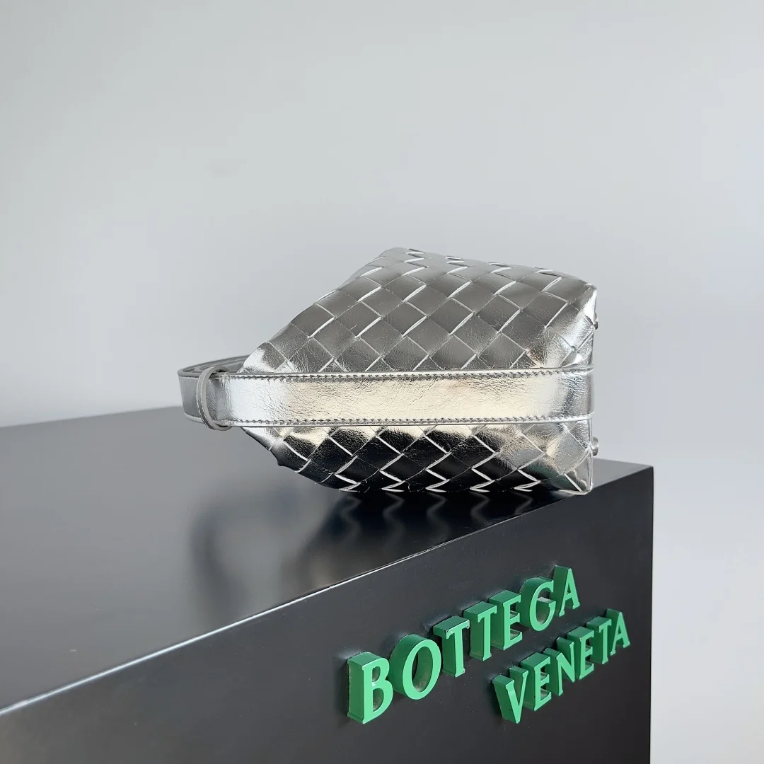 BOTTEGA VENETA Trend Bags Nappa Lambskin (Silver) 22X13X9CM F80202608080228 - Image 2