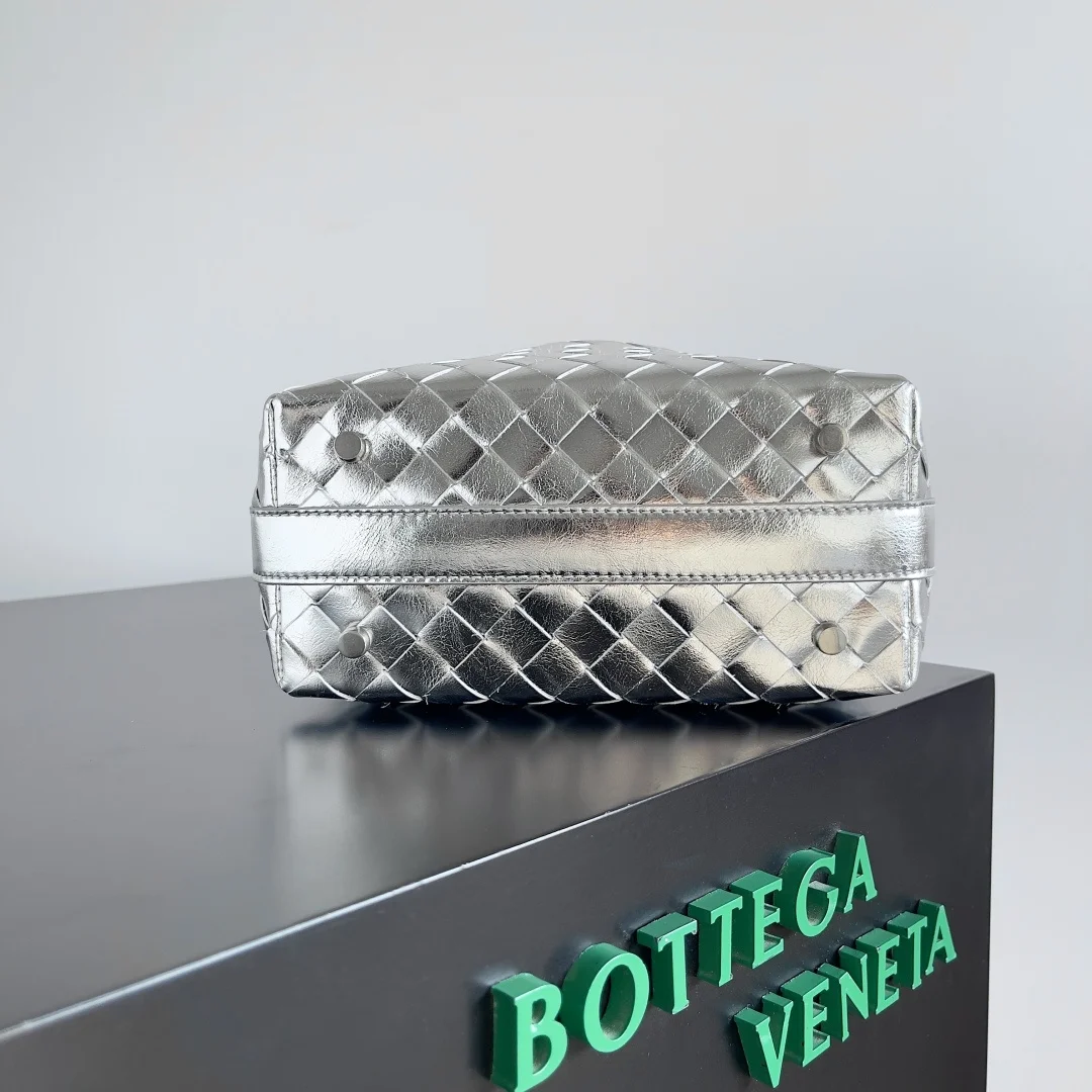 BOTTEGA VENETA Trend Bags Nappa Lambskin (Silver) 22X13X9CM F80202608080228 - Image 3