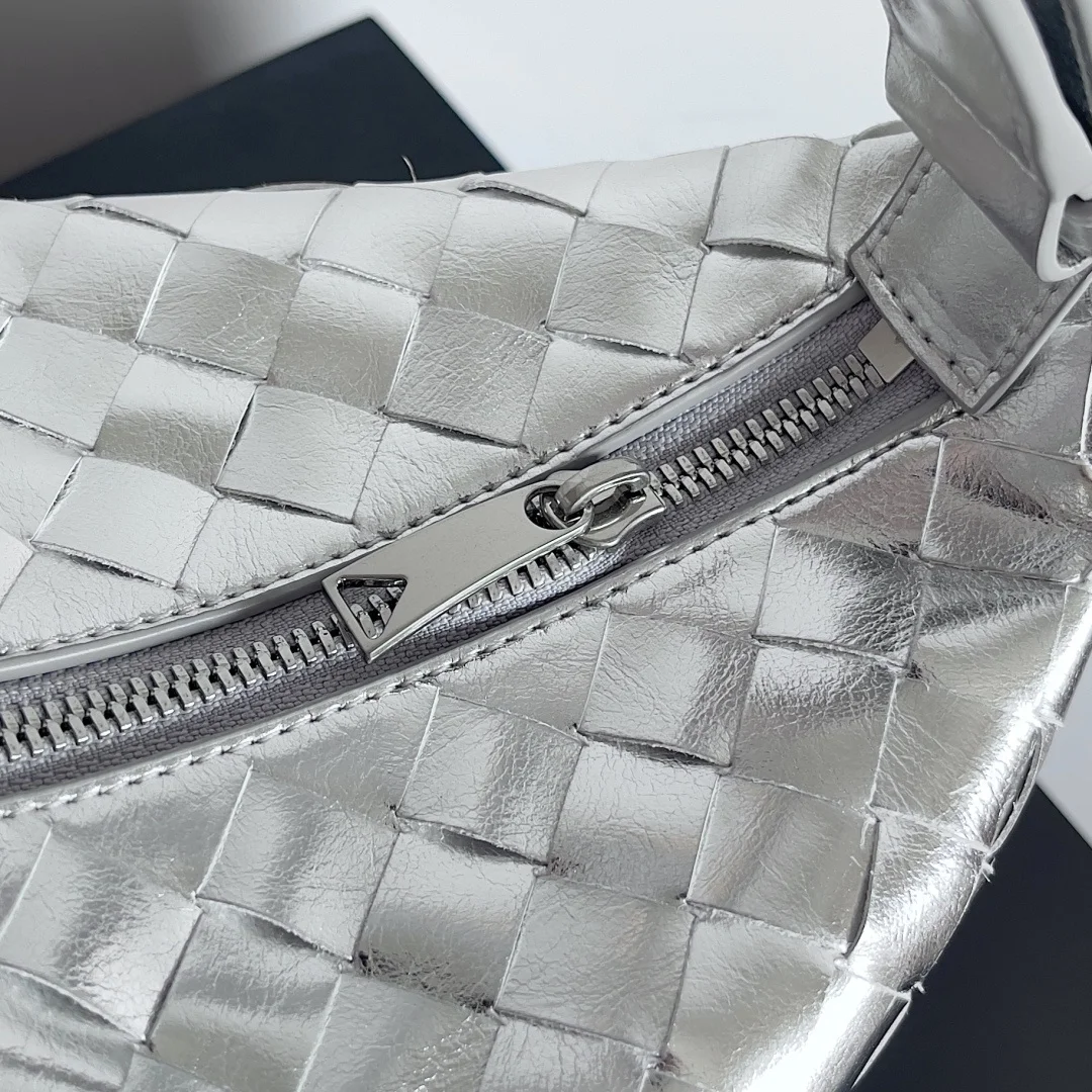 BOTTEGA VENETA Trend Bags Nappa Lambskin (Silver) 22X13X9CM F80202608080228 - Image 5