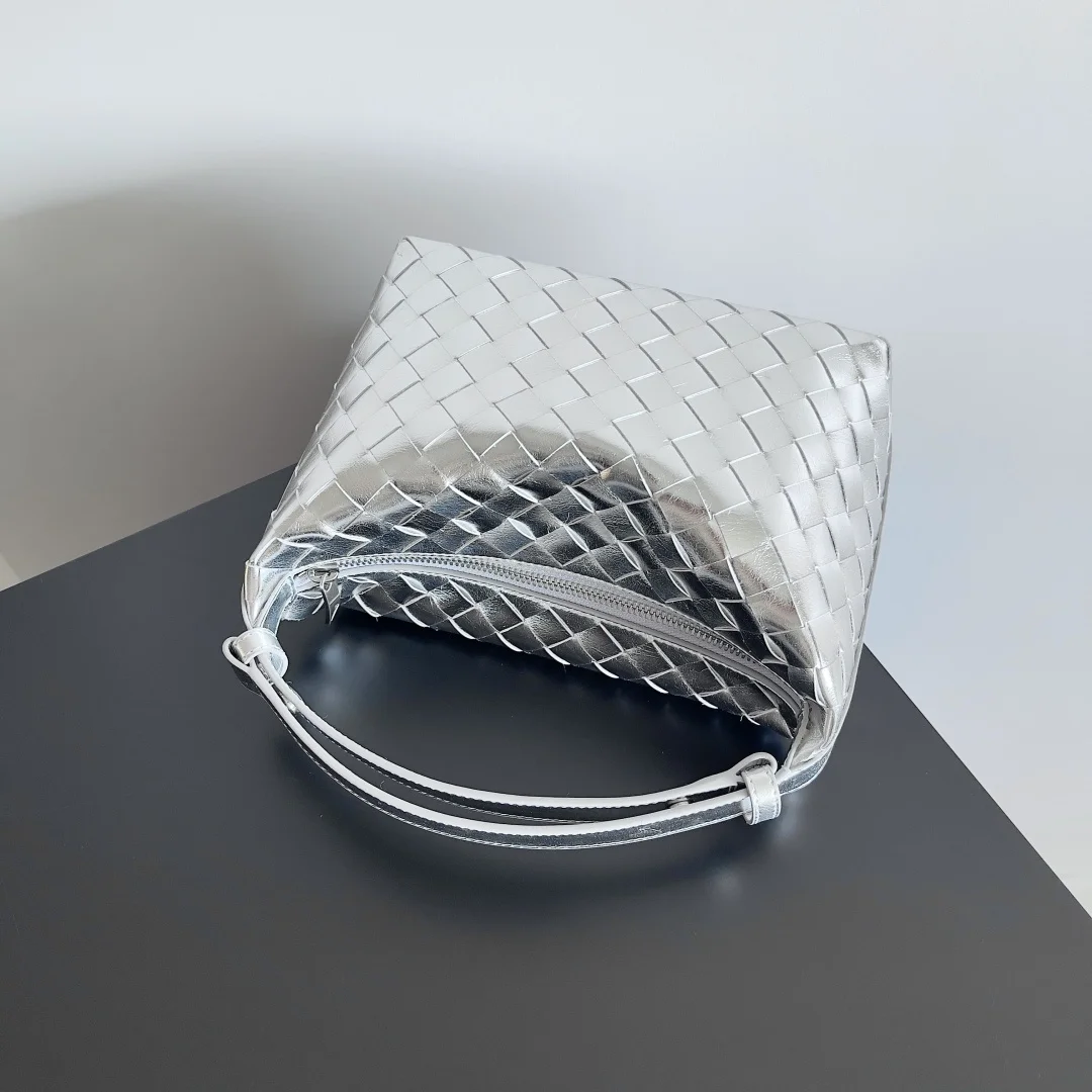 BOTTEGA VENETA Trend Bags Nappa Lambskin (Silver) 22X13X9CM F80202608080228 - Image 6