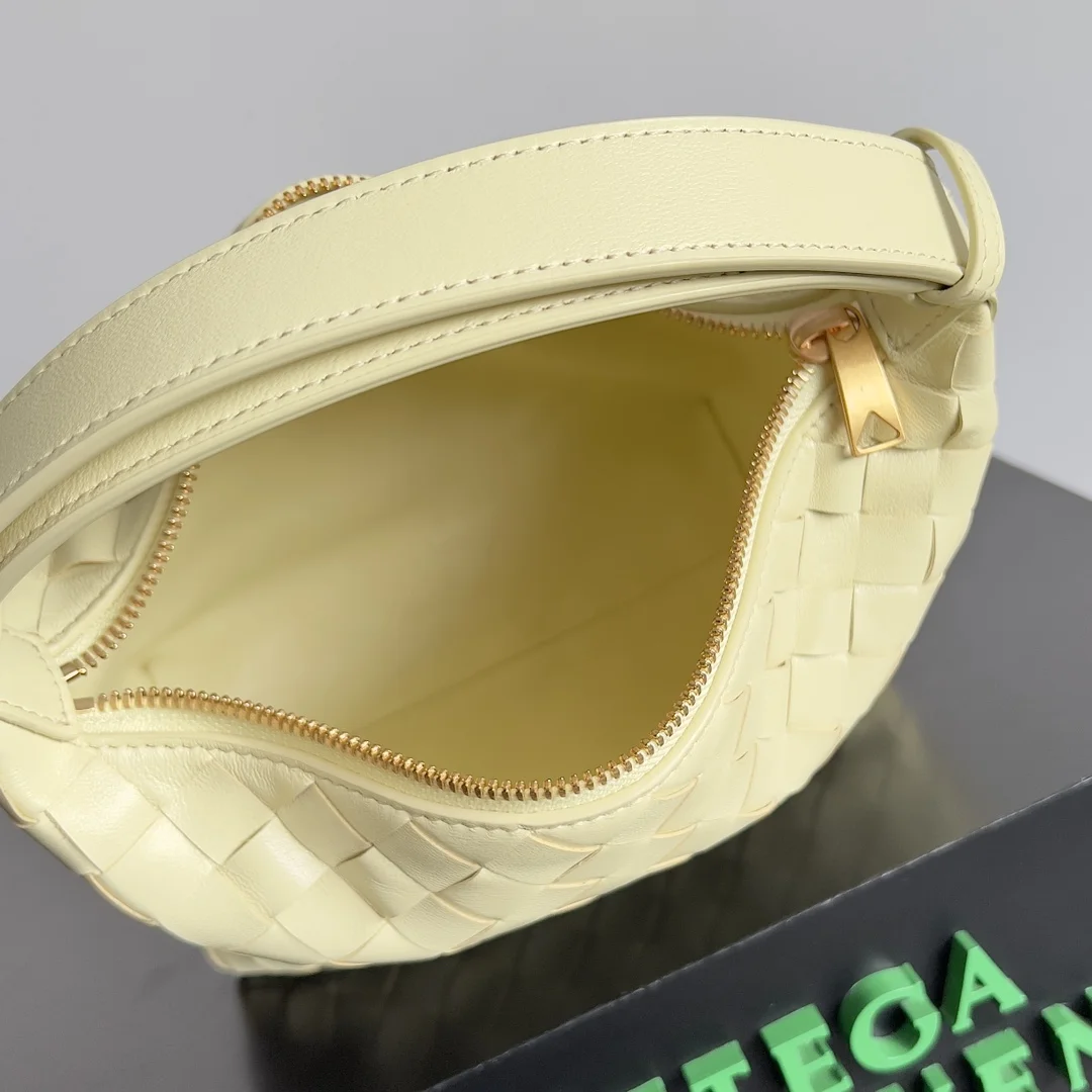 BOTTEGA VENETA Trend Bags Nappa Lambskin (Yellow-Gold) 22X13X9 F80202608080242 - Image 9