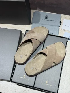 Alternative view of BRUNELLO CUCINELLI Slides Suede EU39-44 B90202608032681