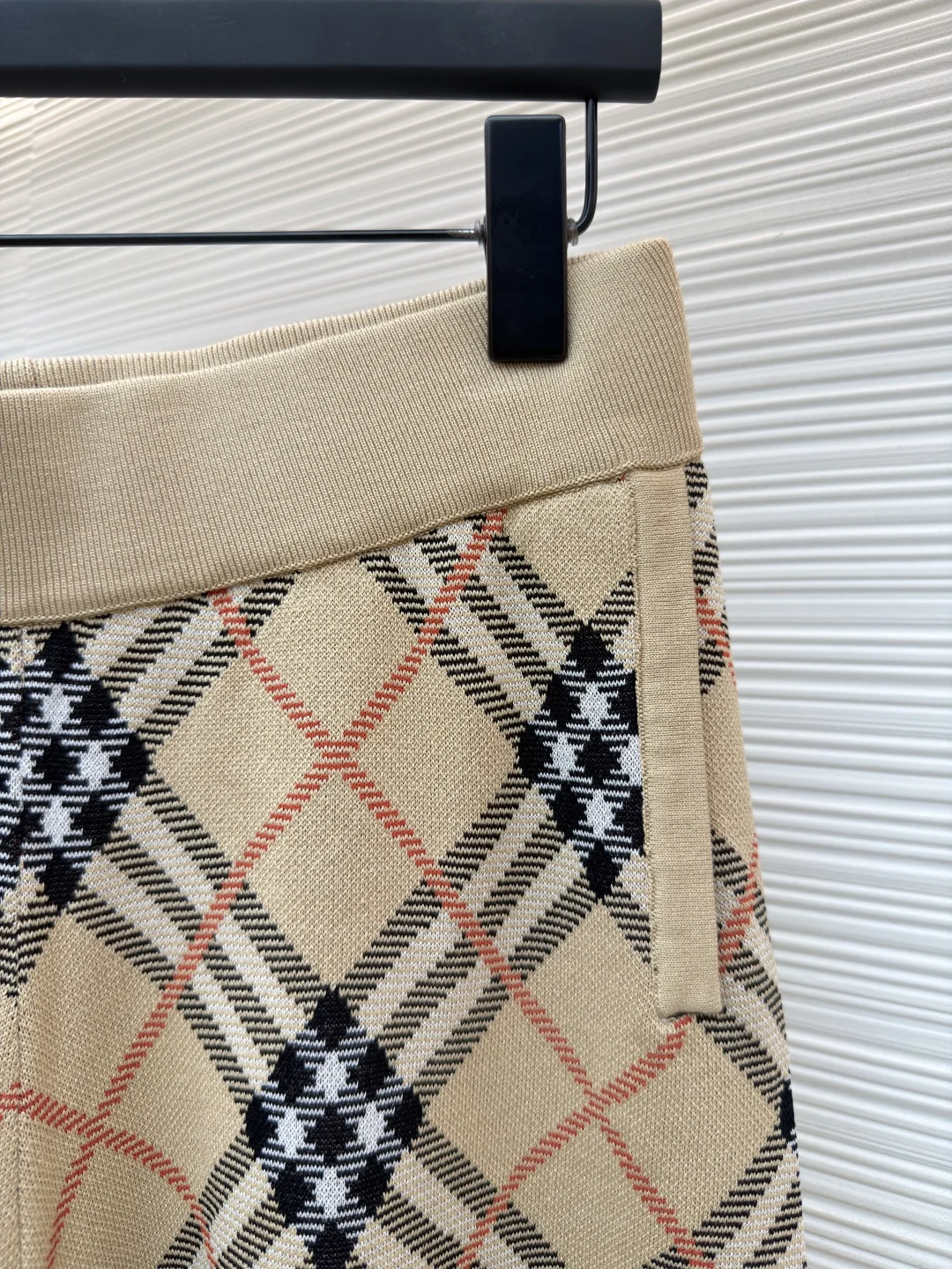 BURBERRY Shorts S-L A65202608060393 - Image 5