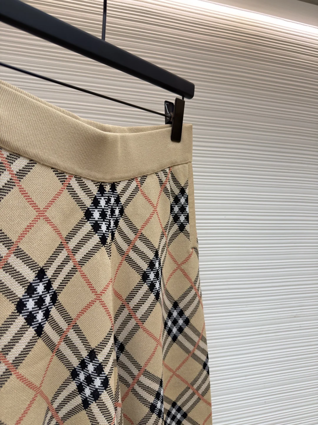 BURBERRY Shorts S-L A65202608060393 - Image 8