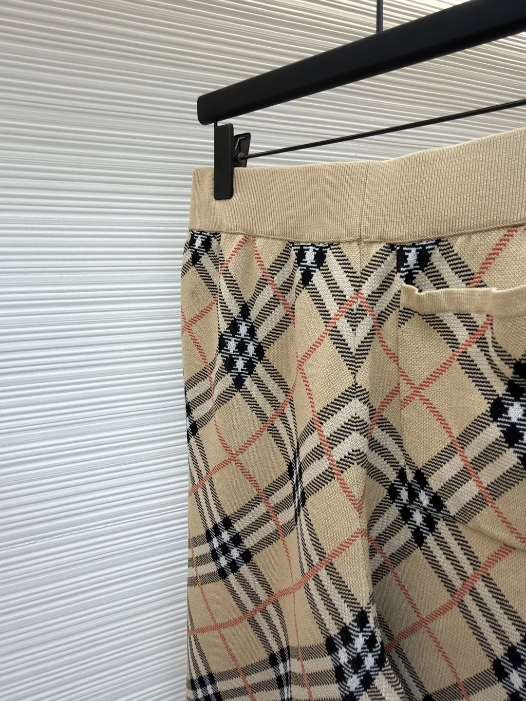 BURBERRY Shorts S-L A65202608060393 - Image 9