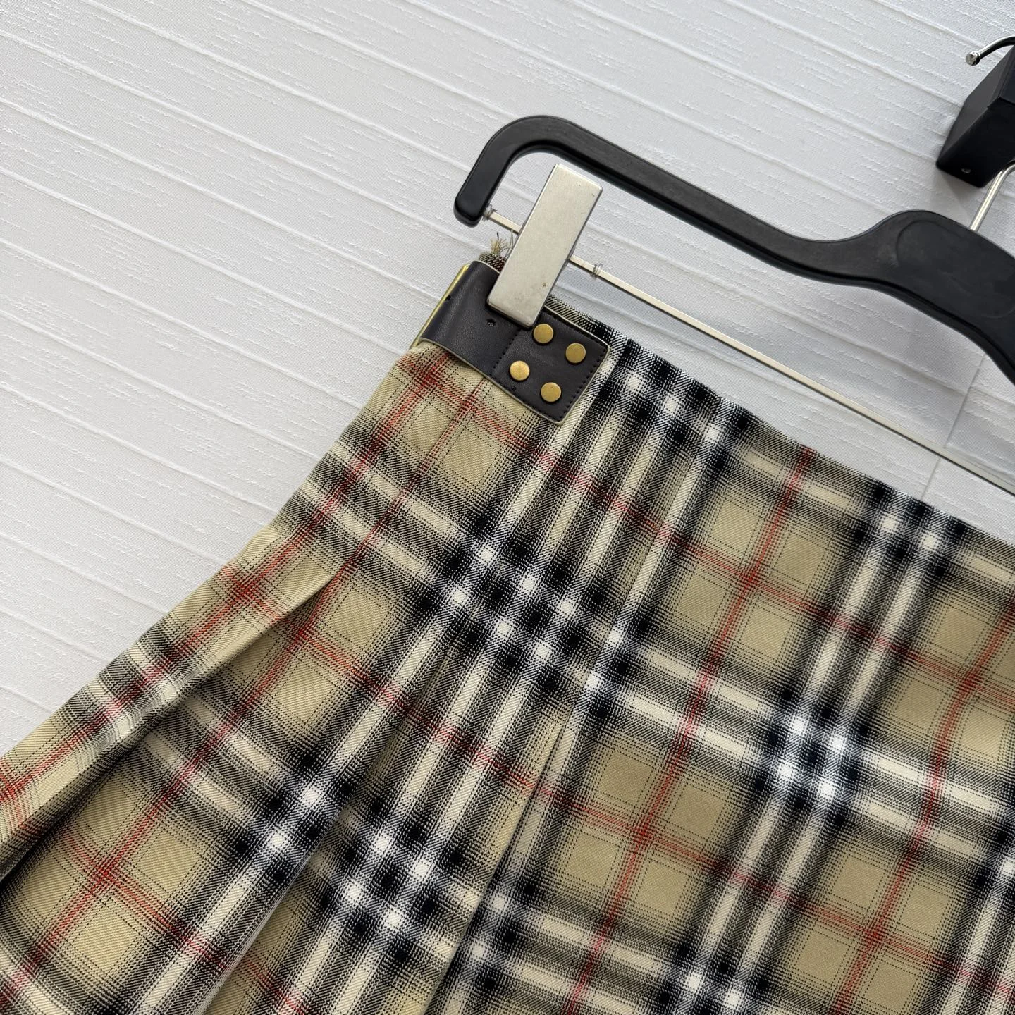 BURBERRY Skirts Pleated Fabric S B60202608040303 - Image 3
