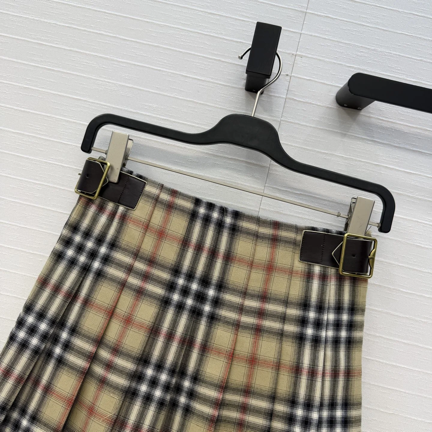 BURBERRY Skirts Pleated Fabric S B60202608040303 - Image 4