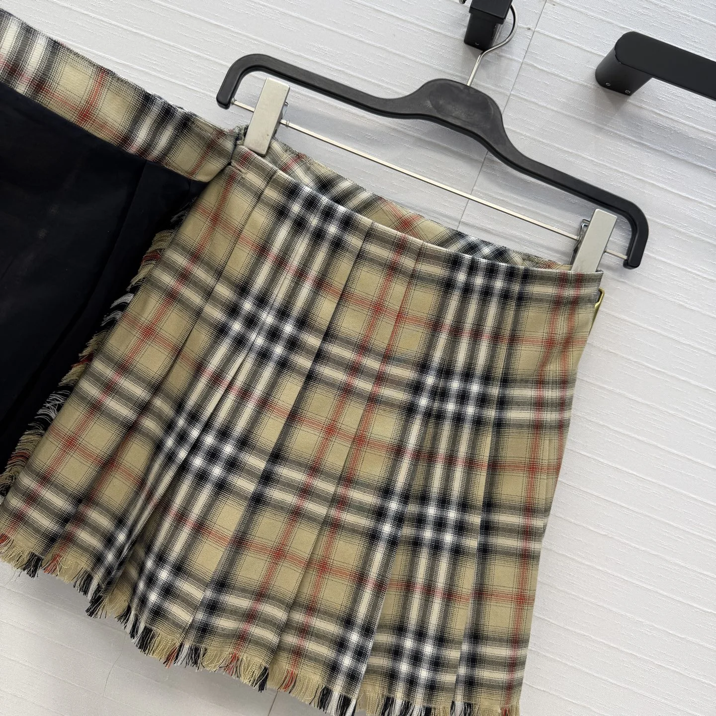BURBERRY Skirts Pleated Fabric S B60202608040303 - Image 8