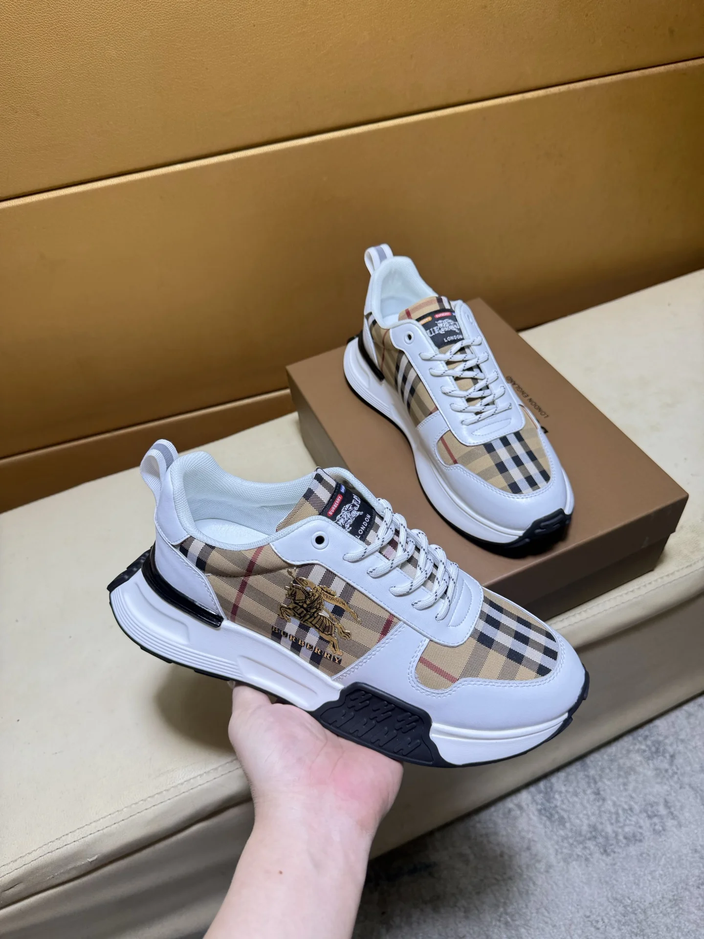 BURBERRY Sneakers Leather EU38-44 B20202608030442