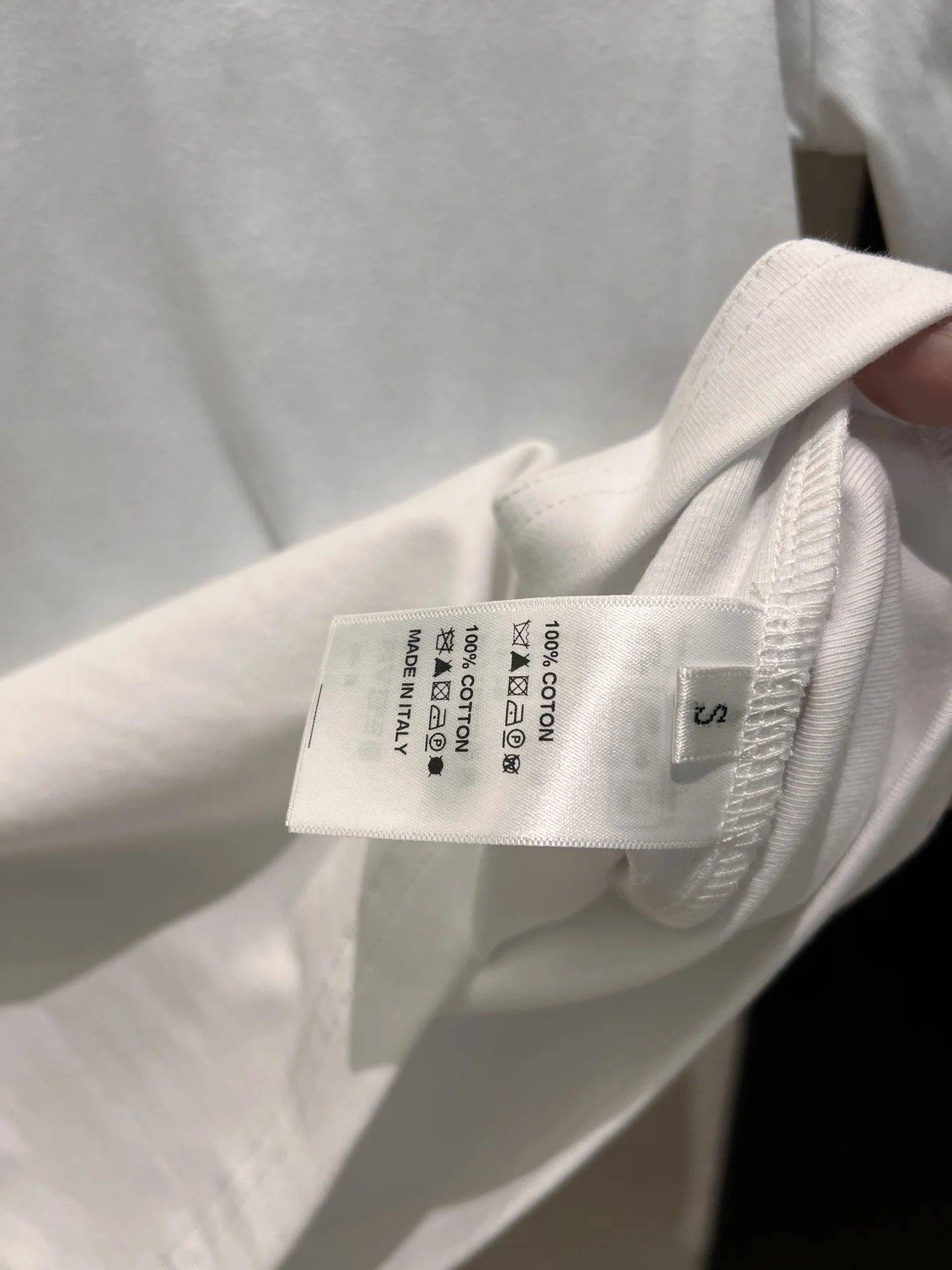 CELINE T-shirts Cotton S-M-L A60202608040990 - Image 4