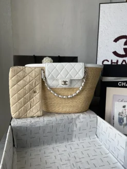 CHANEL Beach Bags Raffia Leather (Beige-White) 29X18X26CM A000202608070755