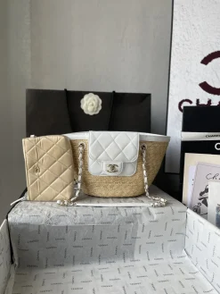 CHANEL Beach Bags Raffia Leather (Beige-White) 34X13X18CM I30202608070756