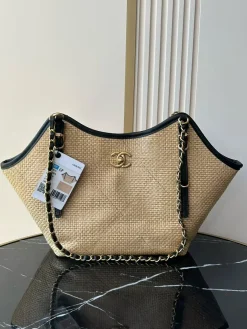 CHANEL Beach Bags Straw Leather (Beige-Black) 20X28X7CM G00202608073155