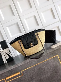 CHANEL Beach Bags Straw Woven (Beige-Black) 18X41X13CM I00202608072180