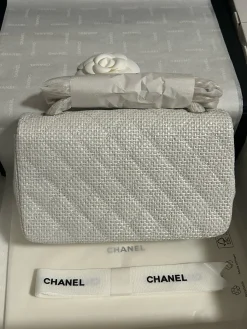 Alternative view of CHANEL Beach Bags Tweed (White-Gold) 20CM I00202608072458